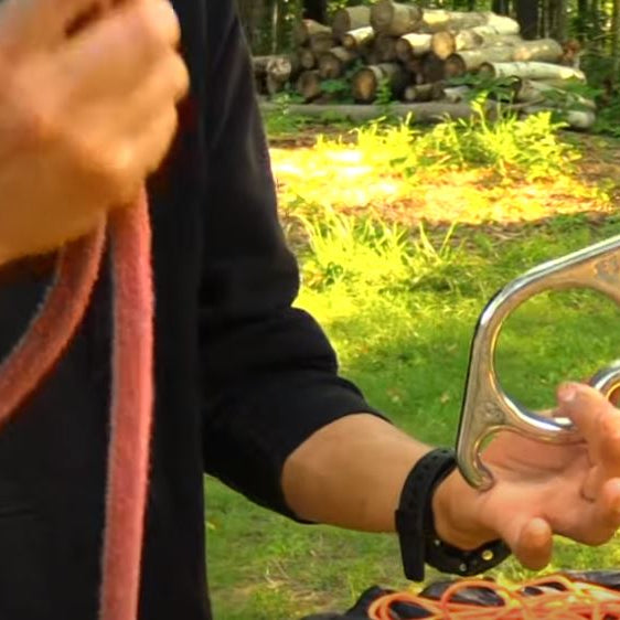 Descendedor 8 en Sistema de Cordaje